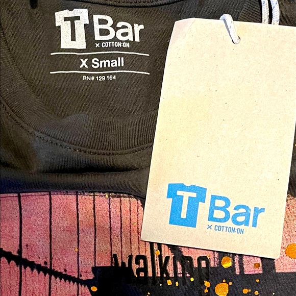 T Bar graphic Tee - Walking in the Sun - Picture 5 of 6